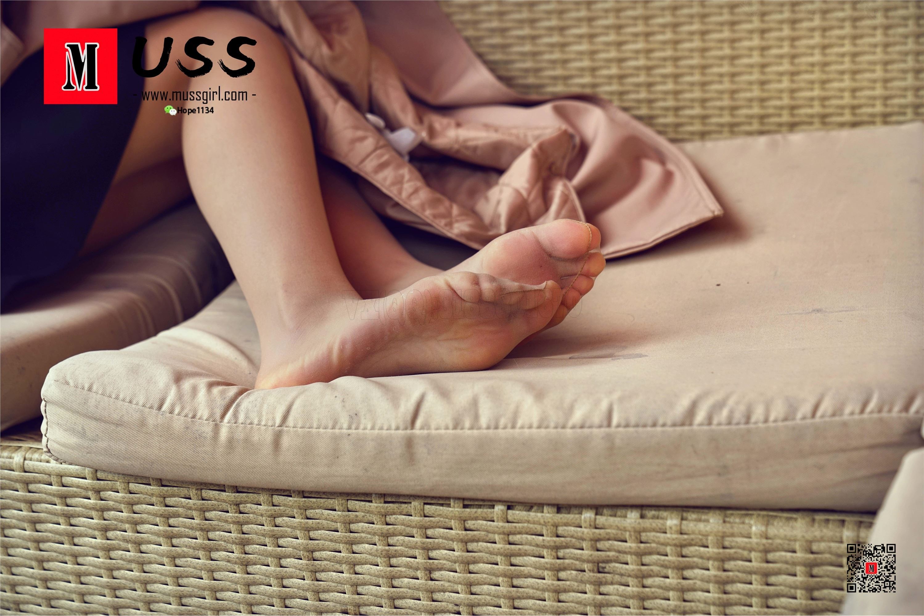 MussGirl慕丝女郎  NO.037 与她的电话亭之恋